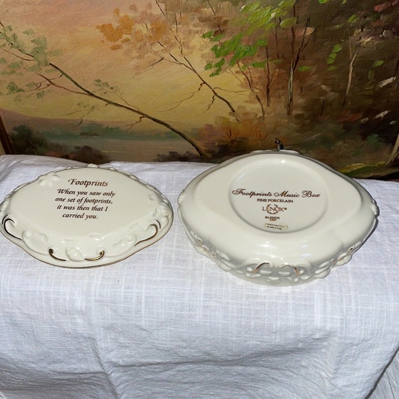 Lenox Fine Porcelain Footprints Musical Box or Trinket Holder with 24k gold - Picture 4 of 7